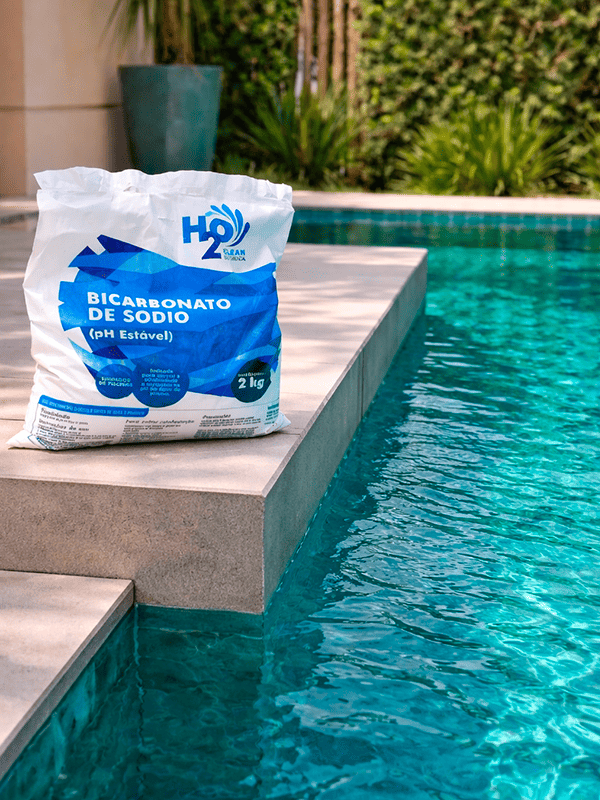 bicarbonato de sódio na borda da piscina