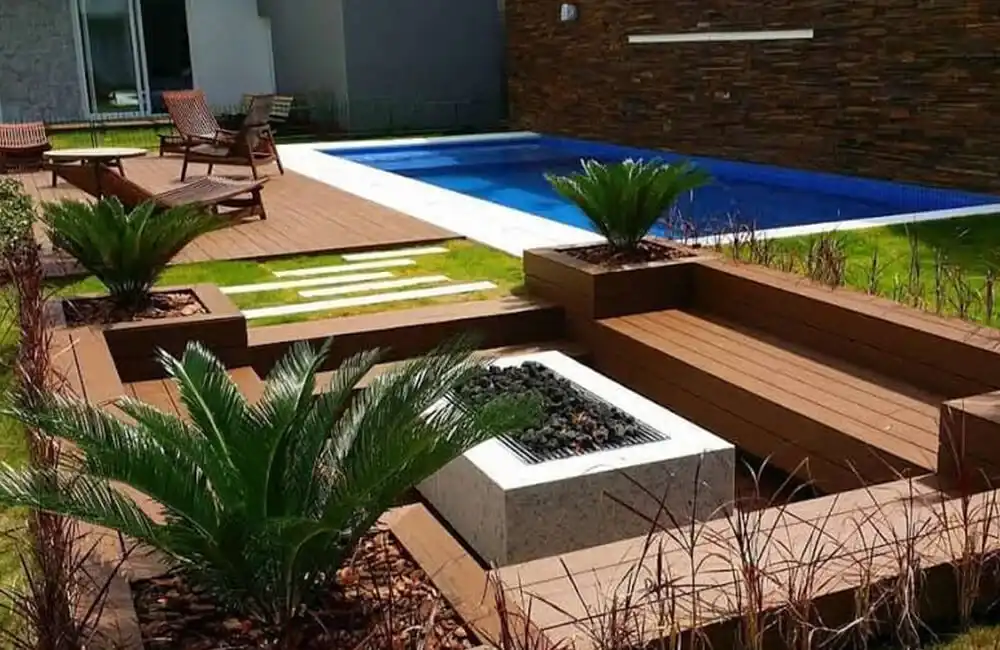 Espaço Fogueira com Deck de Madeira