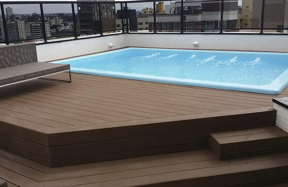 Piscina de Fibra no Terraço