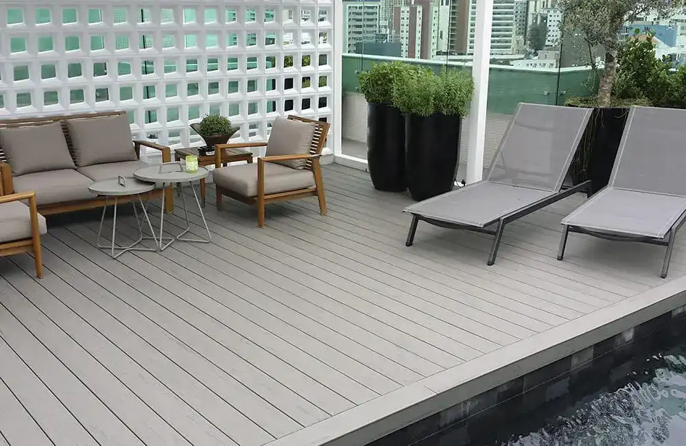 Piscina e Deck no Terraço