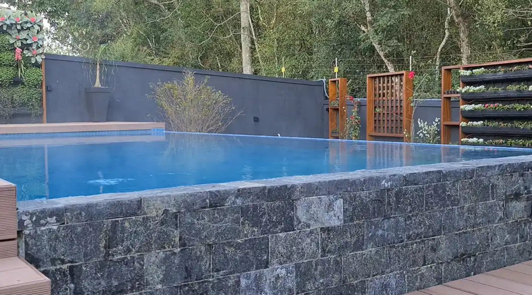 Revestimento de pedras naturais para piscina