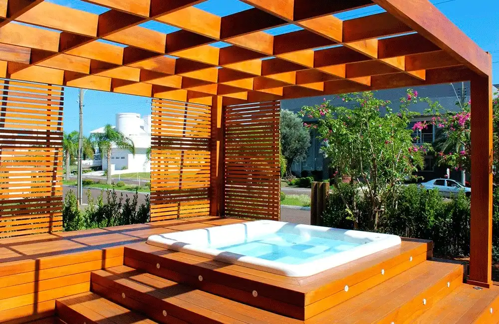 Pergolado com deck área gourmet 