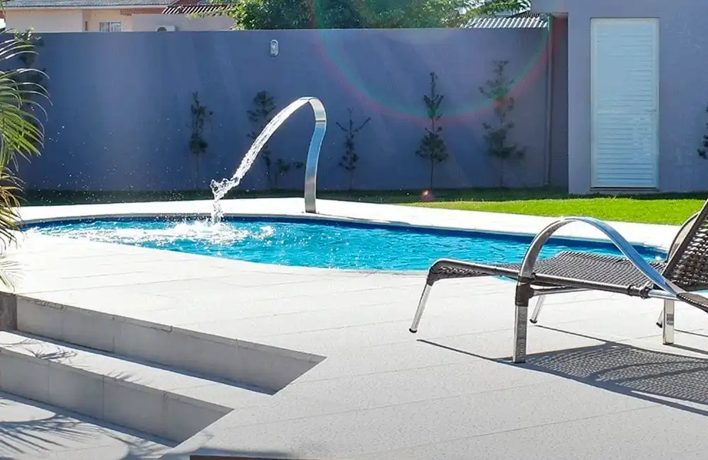 Borda para piscina de fibra com cascata