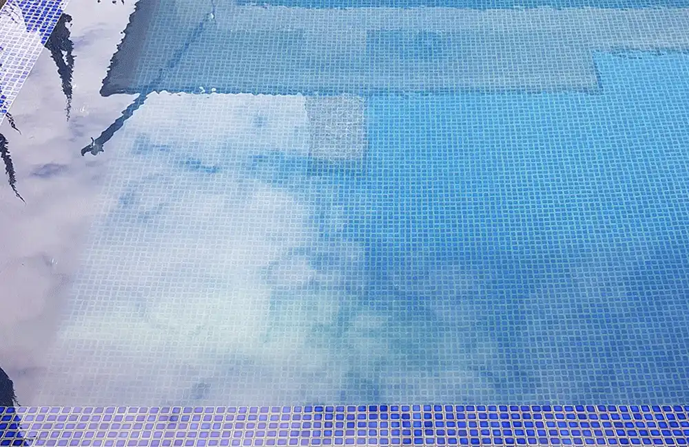 Borda Molhada de Piscina