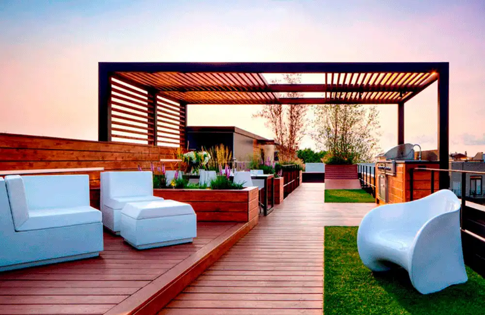 Decoração de Varanda Pequena: Ideias Incríveis para Decorar 47 Pergolado com brises de Madeira