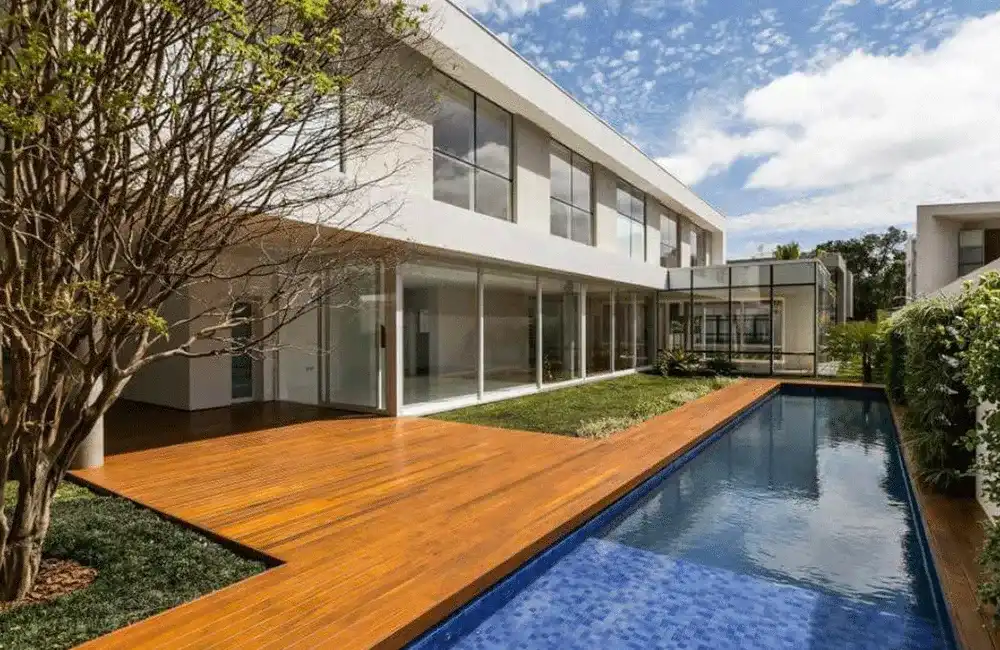 Piscina de Concreto: Como Fazer? Projetos e Modelos +39 Fotos 111 Piscina com Decks de Madeira