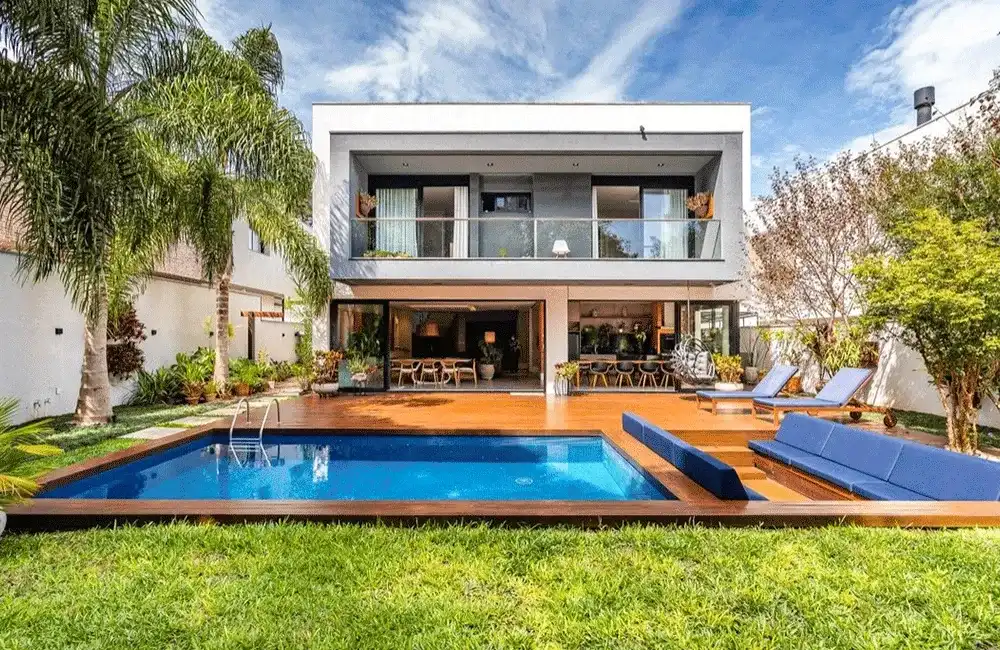 Piscina de Concreto: Como Fazer? Projetos e Modelos +39 Fotos 87 Piscina c0om Deck de Madeira