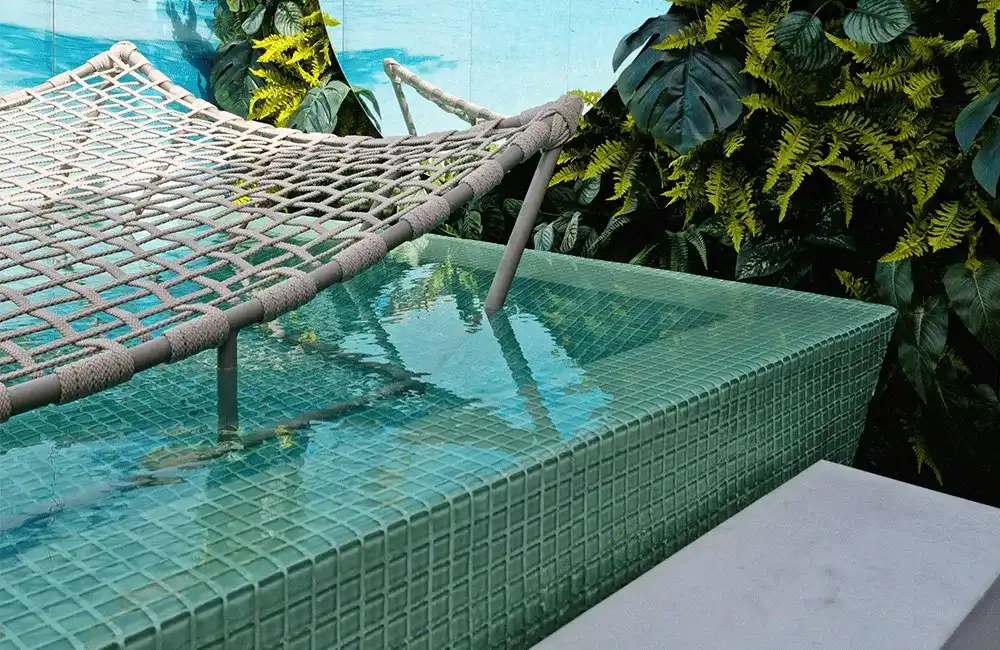 Piscina de Concreto: Como Fazer? Projetos e Modelos +39 Fotos 103 Piscina de Concreto Pequena