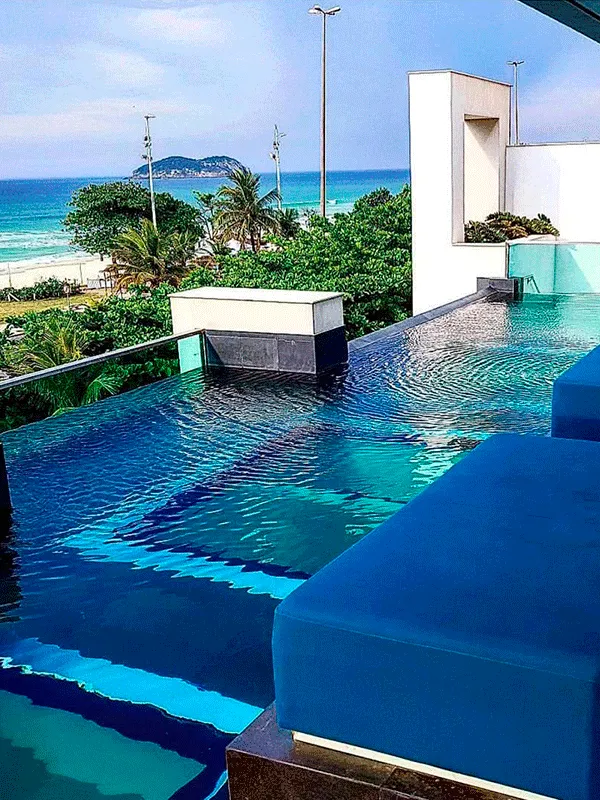piscina transparente