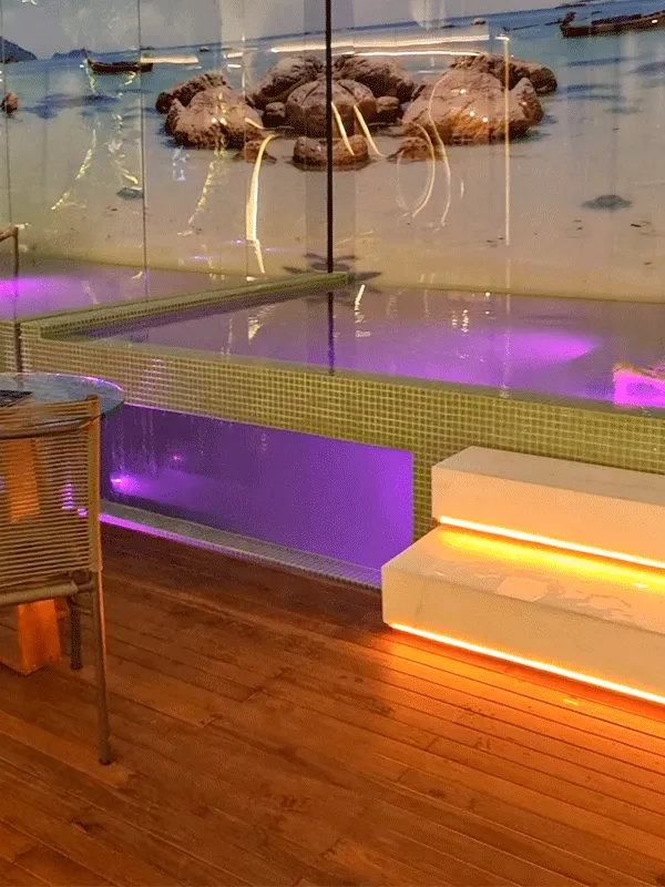 pisicna com iluminação