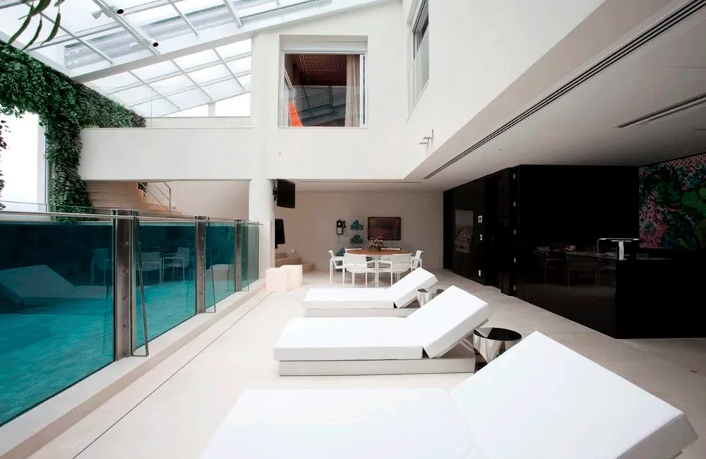 piscina com sauna integrada