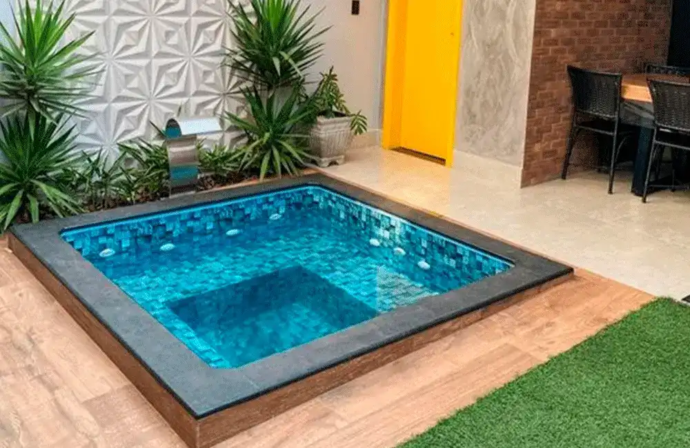 piscina pequena quadrada