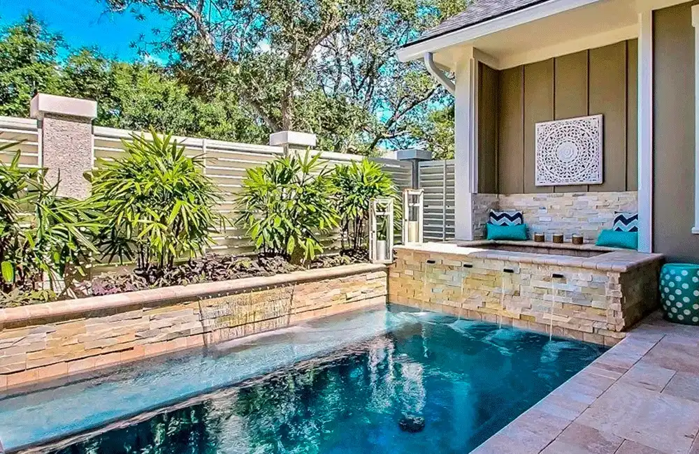 Piscina com Revestimento de pedras naturais