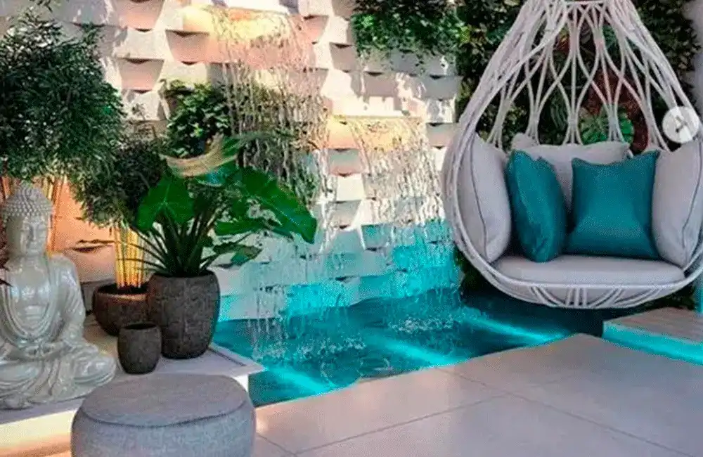 balanço de corda em piscinas pequenas