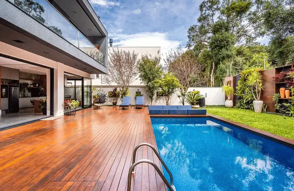 Projeto De Piscina: Receba Orçamento e Ideias Grátis 17 Projetos de Piscinas com Deck de Madeira