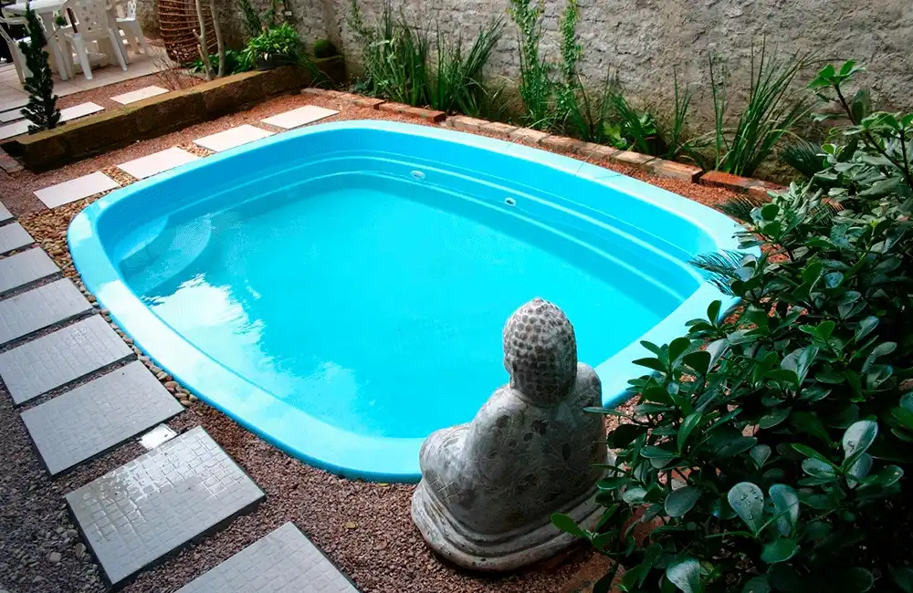 piscina no jardim