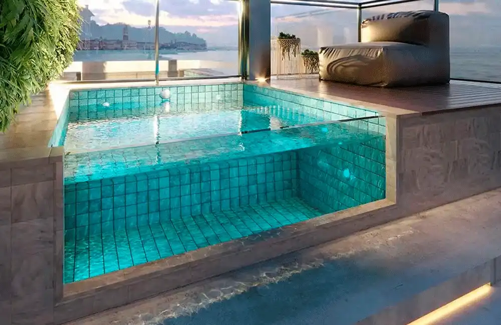 Piscina de fibra com parede de vidro