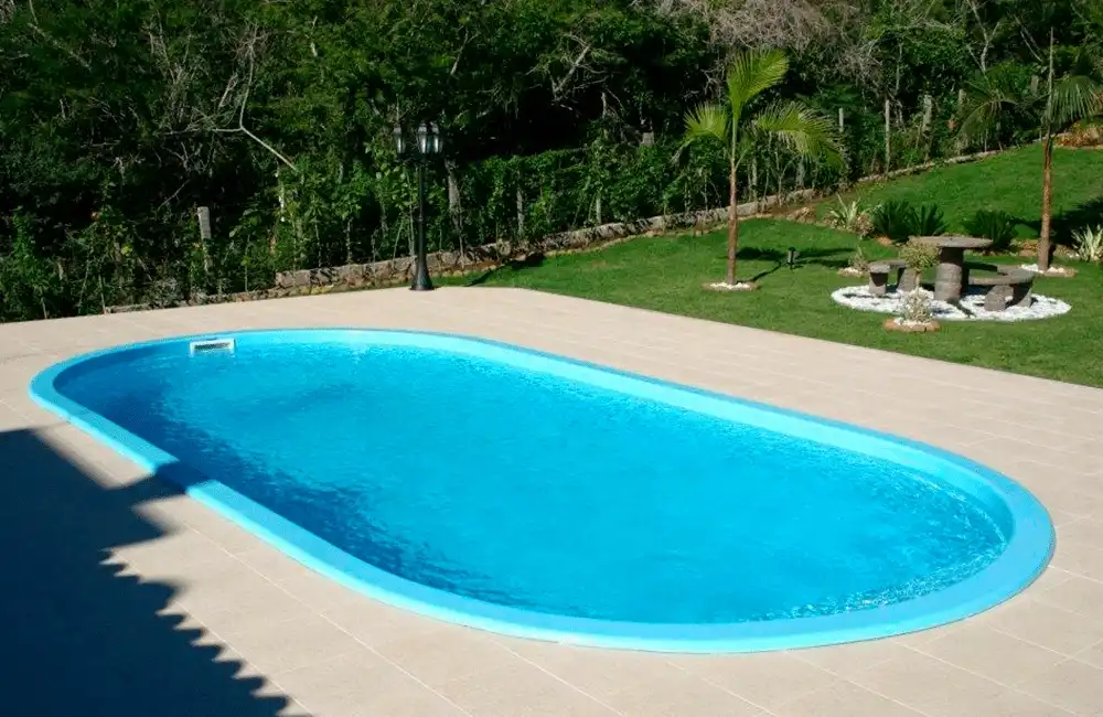 piscina oval em chacara