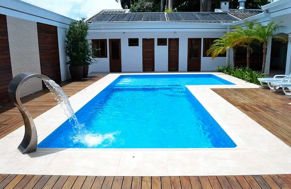 Piscina com prainha