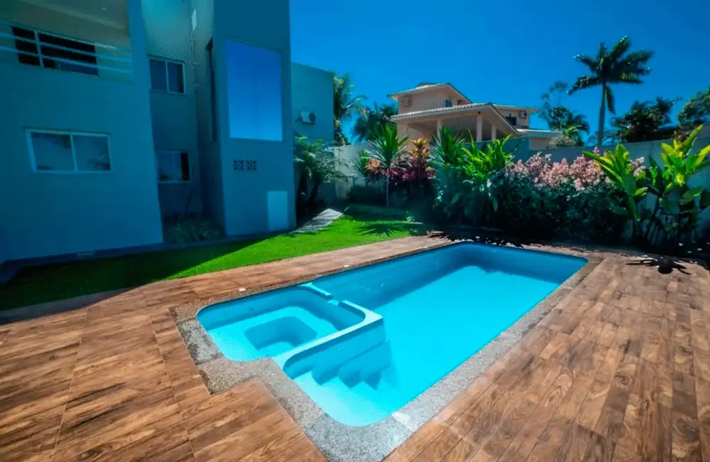 piscina de fibra azul com spa integrado