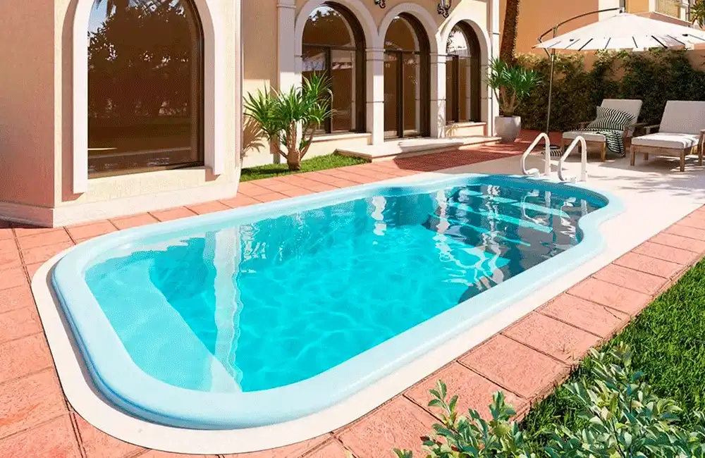 piscina com borda elevada