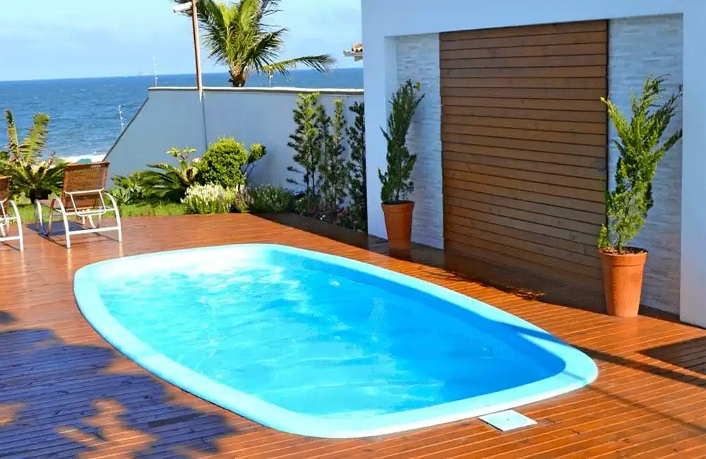 piscina de fibra oval com deck