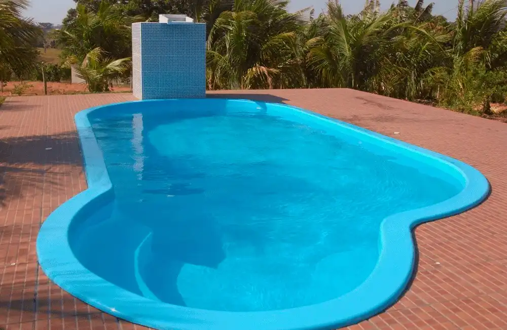Paisagismo com plantas em volta da piscina