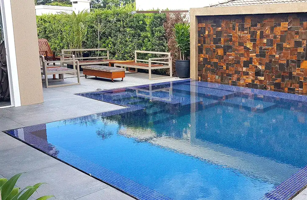 piscina borda infinita na área de lazer