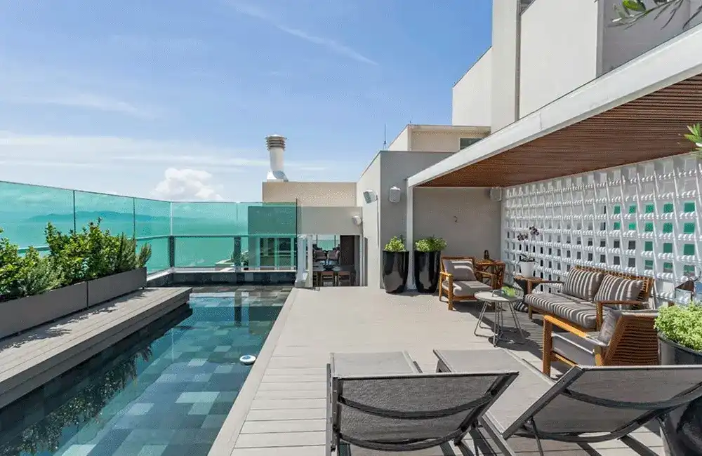 terraço com area de lazer e piscina