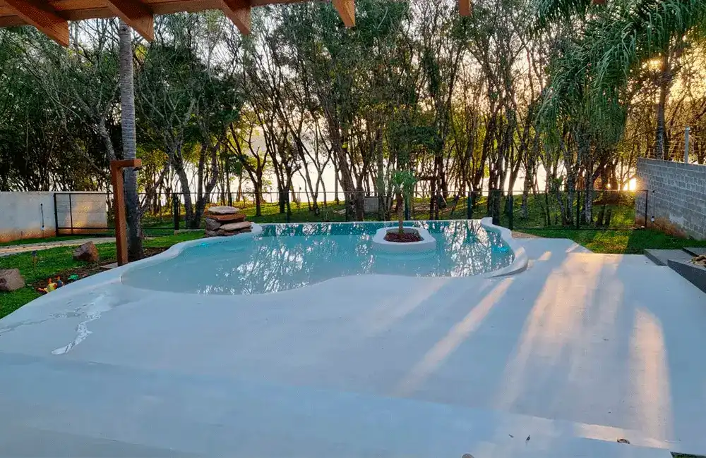 Piscina Branca: 20 Dicas para Inspirar +34 Fotos 100 Piscina branca com paisagismo