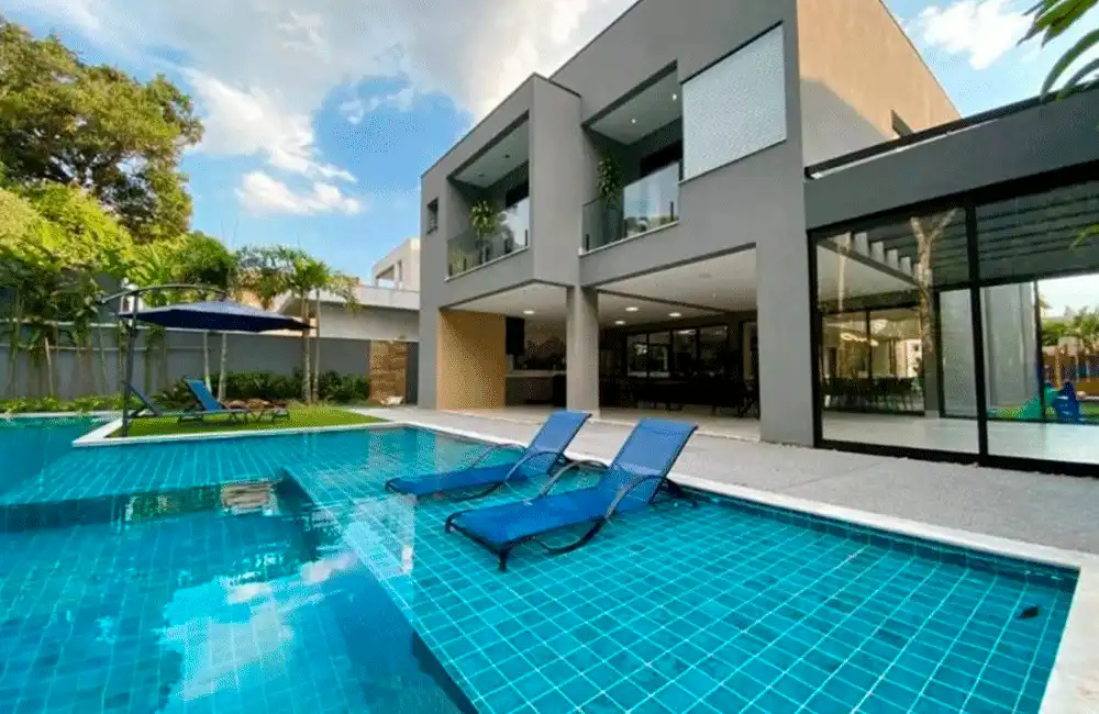 piscina de fibra com revestimento ceramico