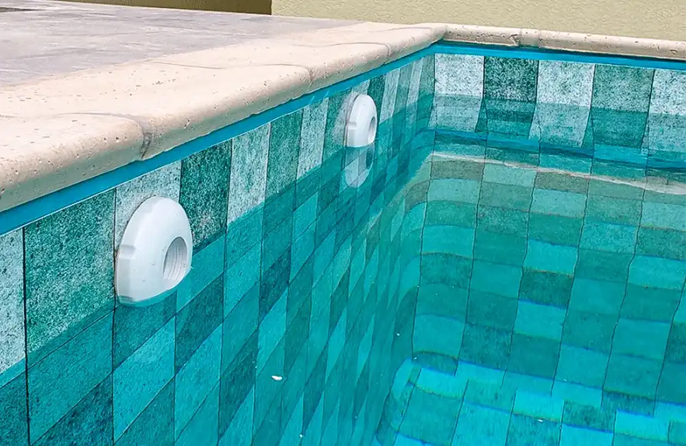 bicos da piscina com vinil