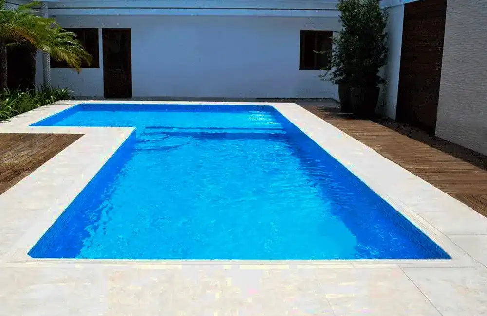 piscina de vinil em L com borda branca