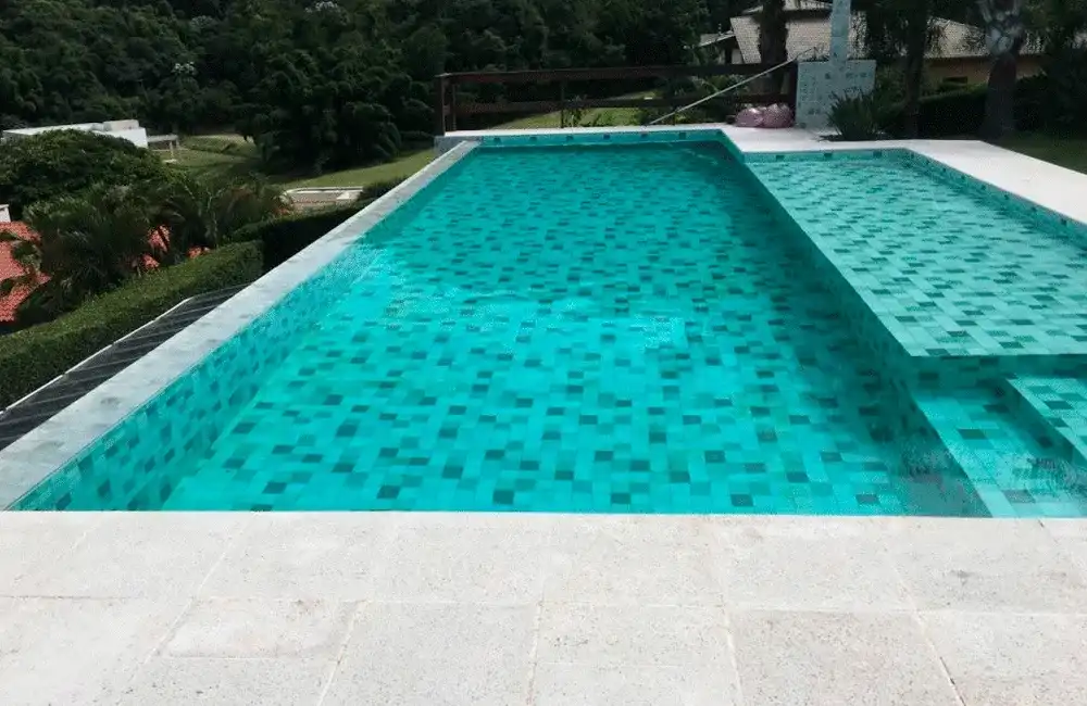 piscina de vinil com borda infinita