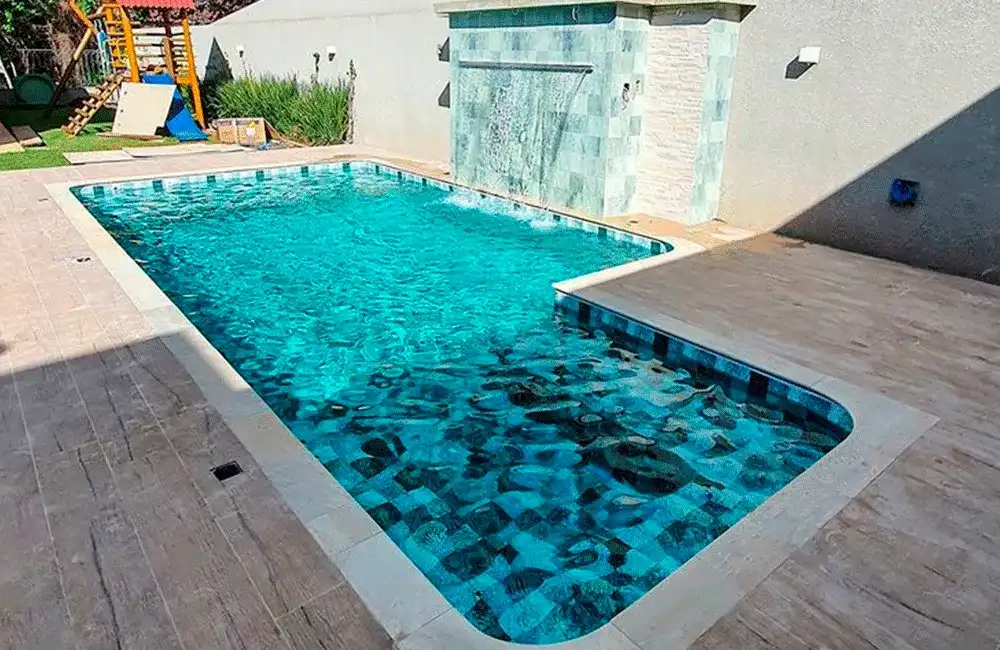 piscina de vinil em L com cascata