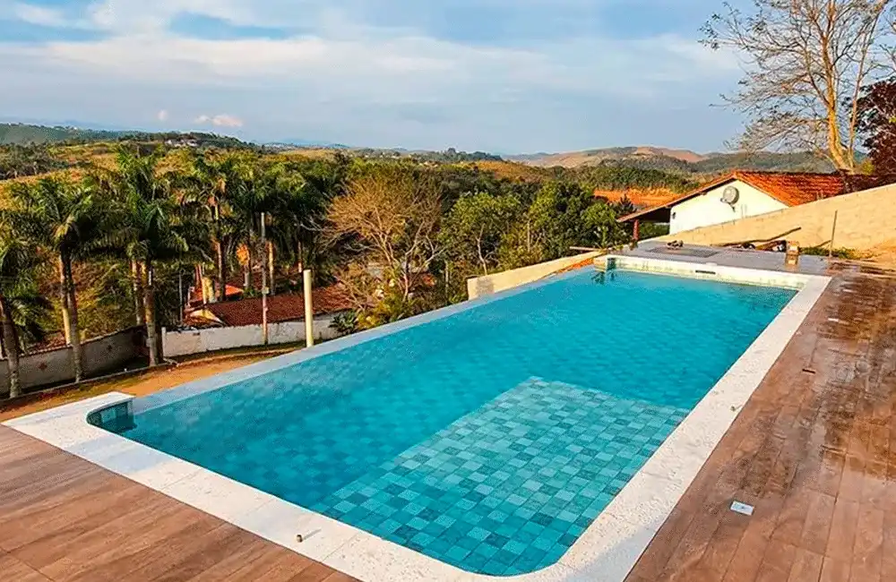 Piscina de vinil com borda infinita