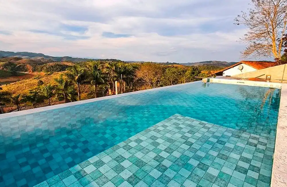 piscina borda infinita com vinil