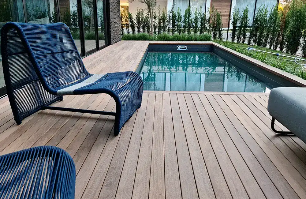 Piscina com Móveis de corda