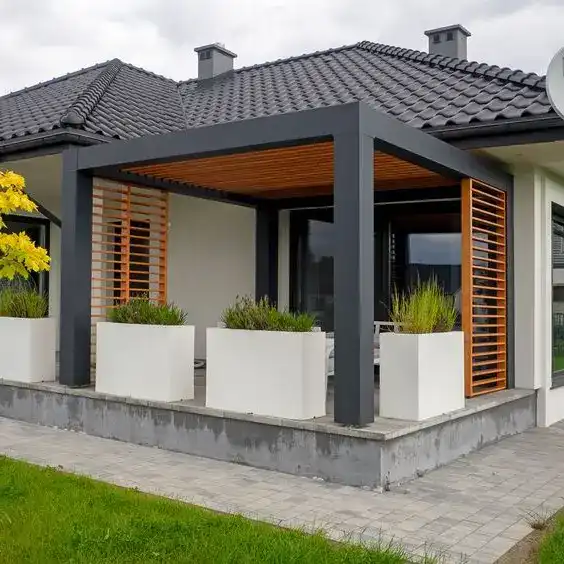 fachada com pergolado