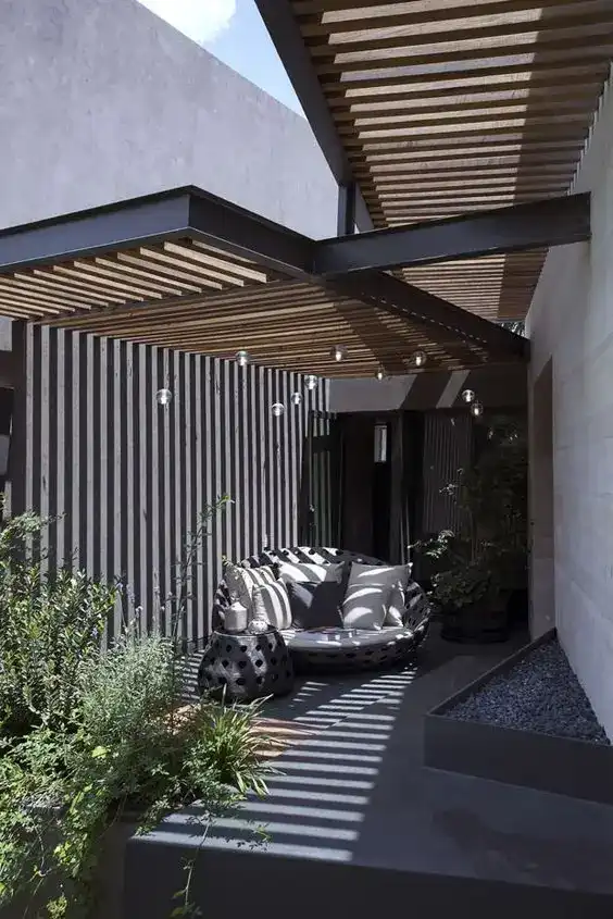 pergolado de metal preto
