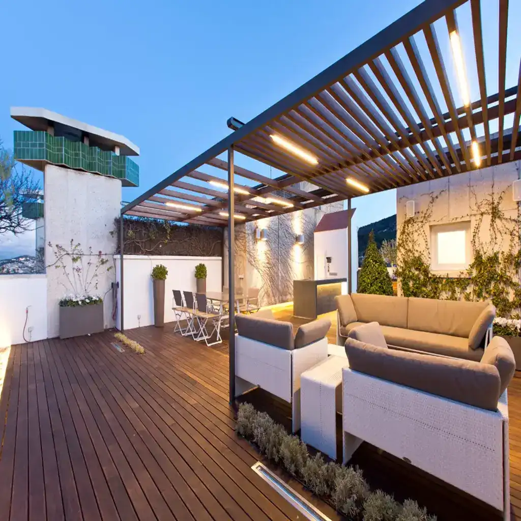 pergolado de ferro imitando madeira natural