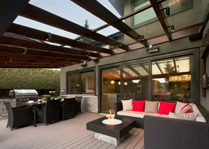 pergolado de ferro com cobertura de vidro