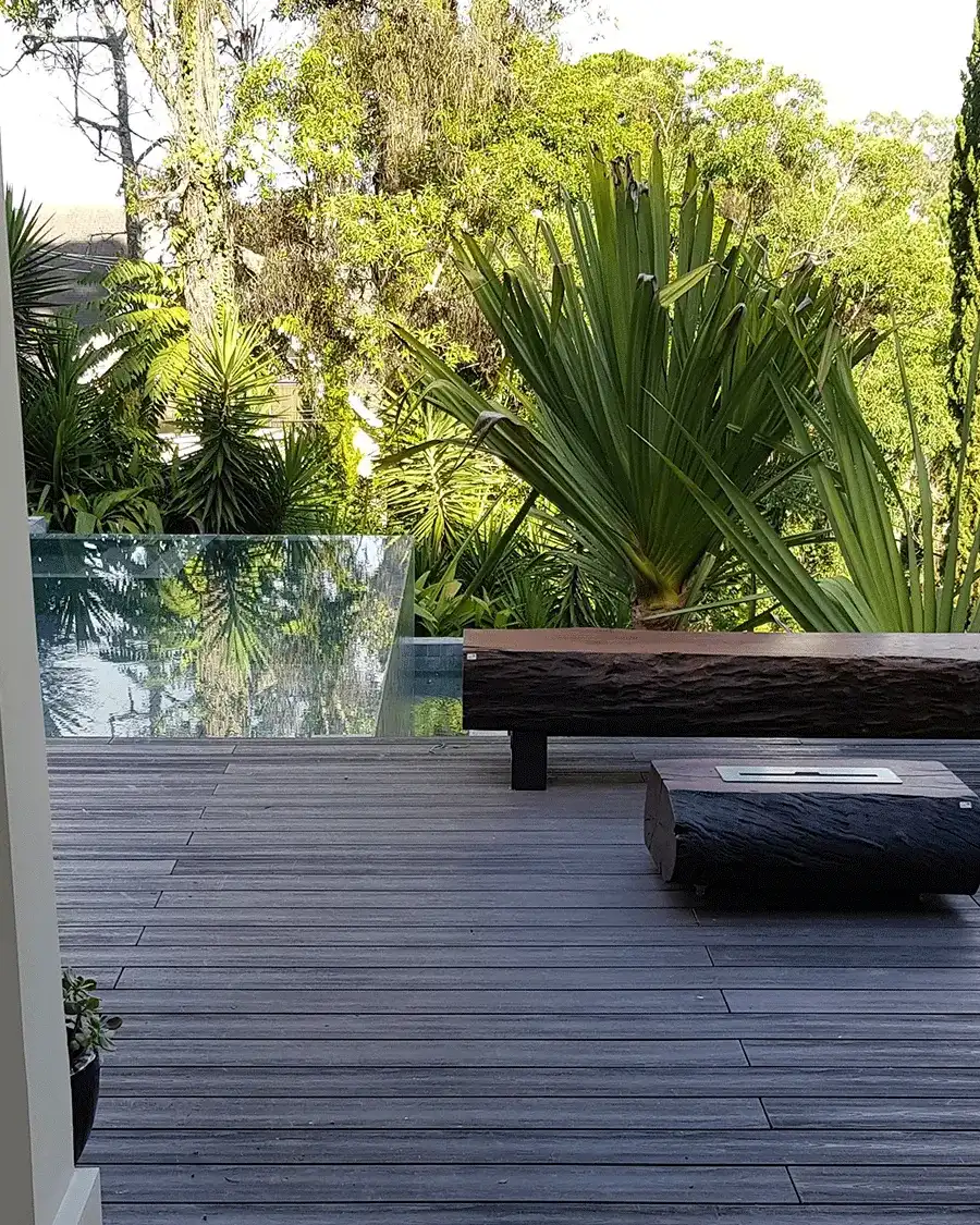 Piscina com borda infinita grande 