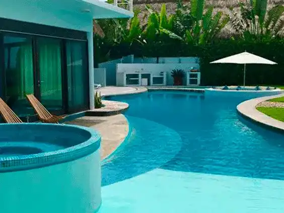 Piscina Redonda: Dicas, Vantagens +40 Fotos para Inspirar 103 Piscina azul redonda