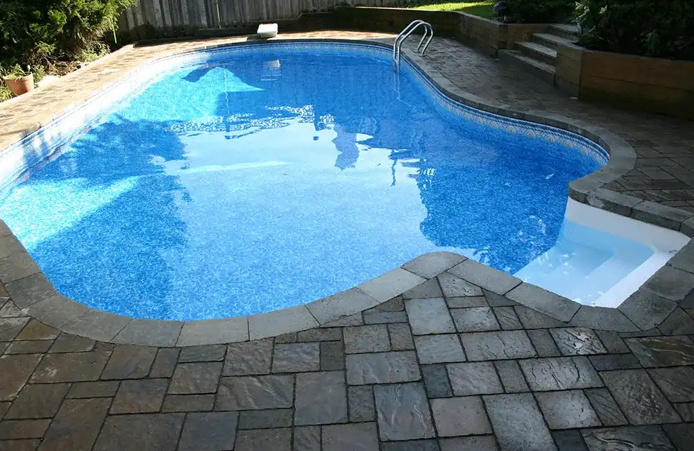 Piscina Redonda: Dicas, Vantagens +40 Fotos para Inspirar 94 Piscina com pedras em volta