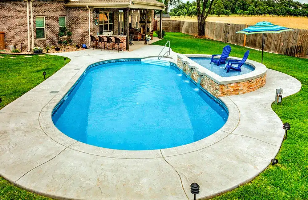 Piscina Redonda: Dicas, Vantagens +40 Fotos para Inspirar 91 Piscina oval com prainha