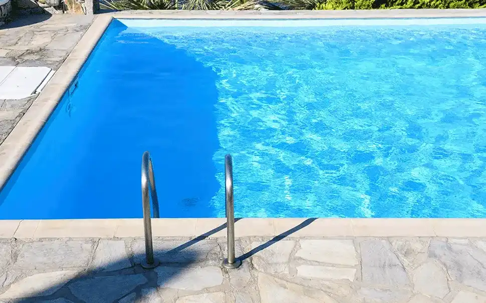 Limpeza dos revestimento de piscina