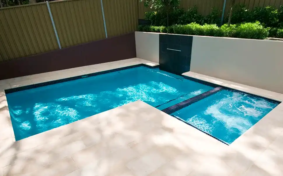 piso fulget na piscina em L