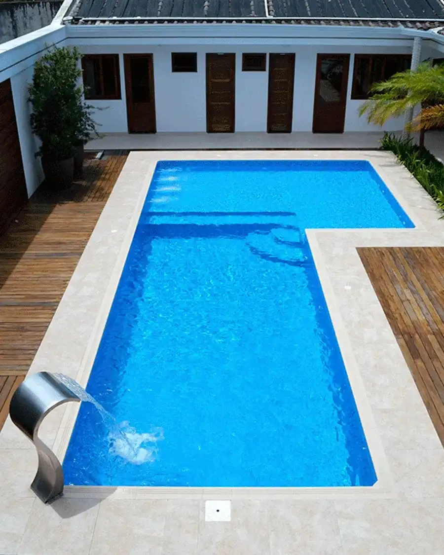 deck em volta da borda de granito