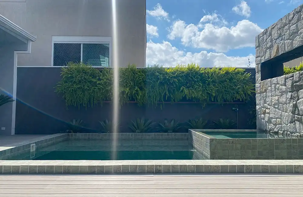 pedras no paisagismo da piscina 